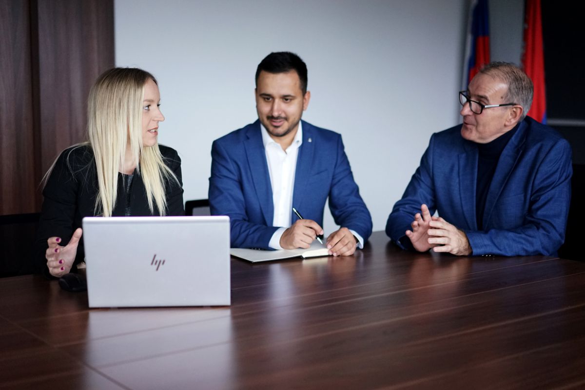 Po&scaron;aljite nam biografiju