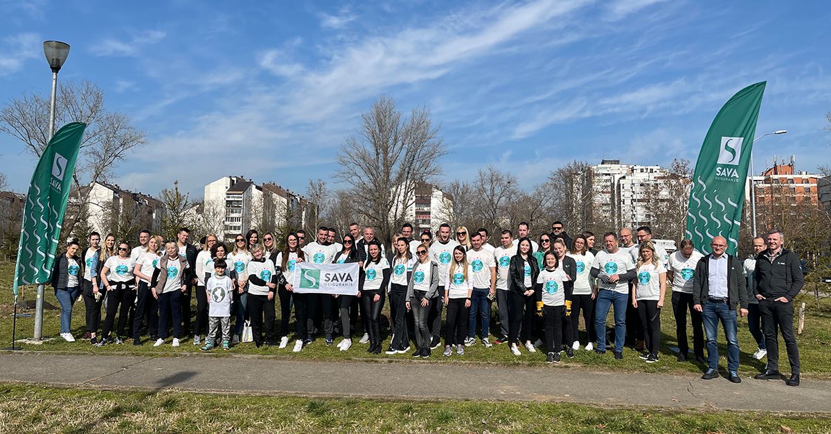 Akcija korporativnog volonterizma sadnja četinara u bloku 44 u Novom Beogradu
